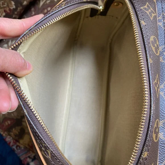 Louis Vuitton Brown Monogram Crossbody Bag with Tan Trim - Picture 3 of 6